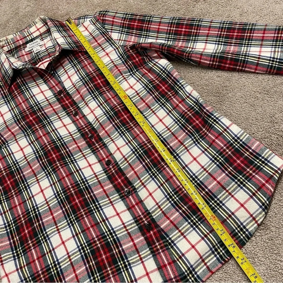 L.L Bean slightly fitted cotton button down plaid flannel shirt - Picture 8 of 10